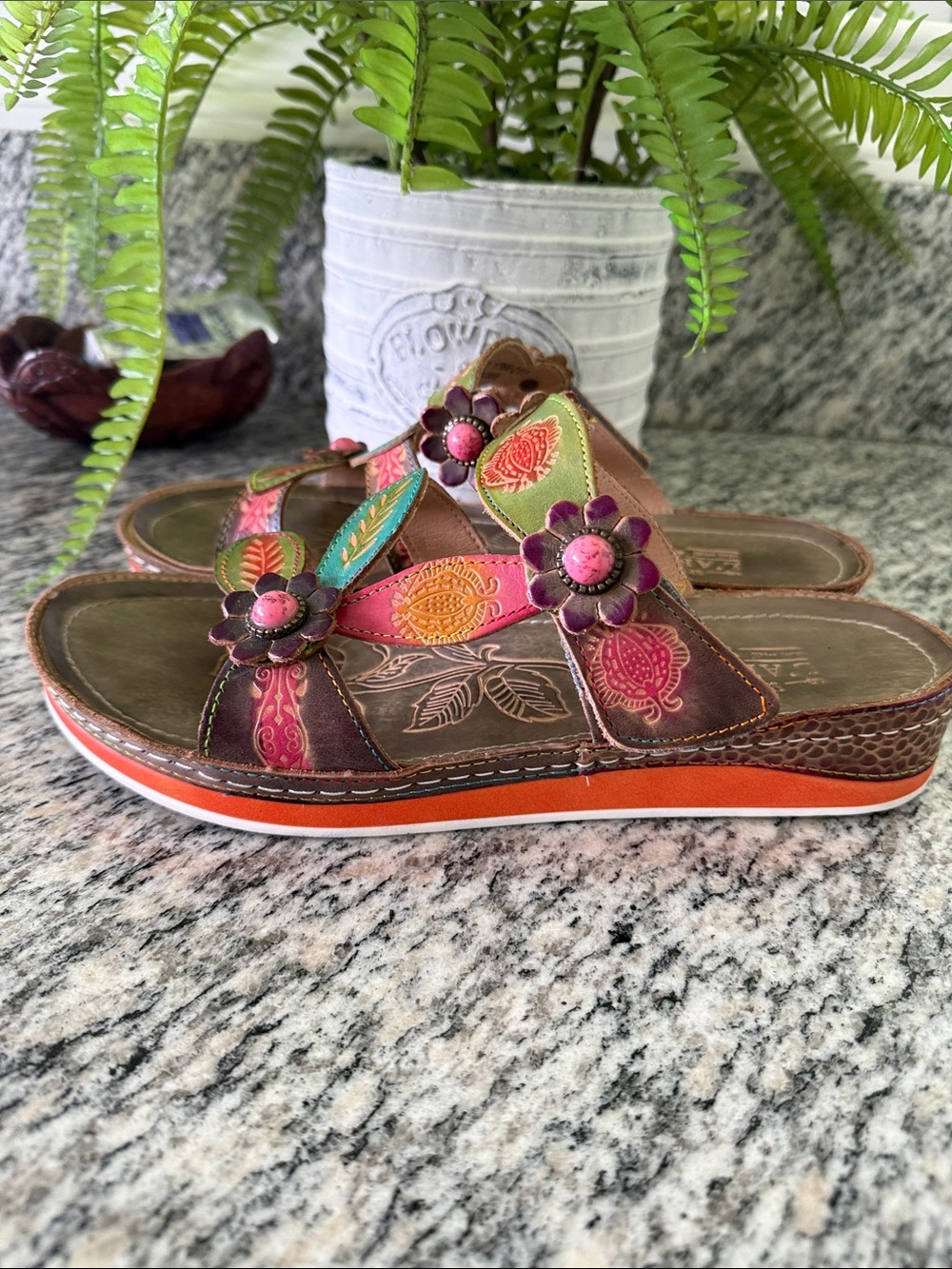 L’ARTISTE Spring Step Sandals - Picture 3 of 8